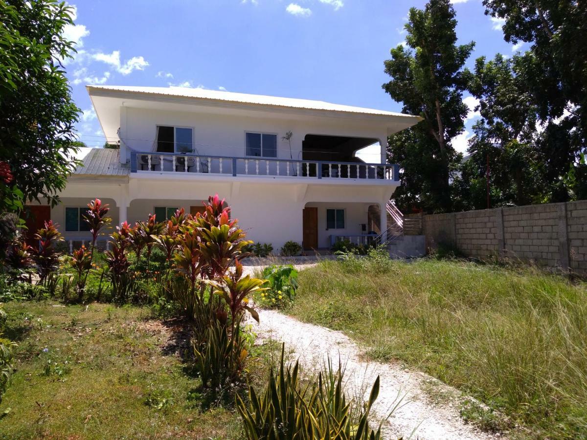 Mangoes Place Moalboal Exterior photo